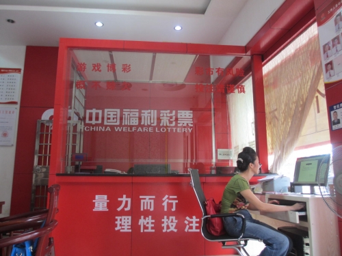 中福在线论坛中福在线论坛，探索网络社区的新世界-第1张图片