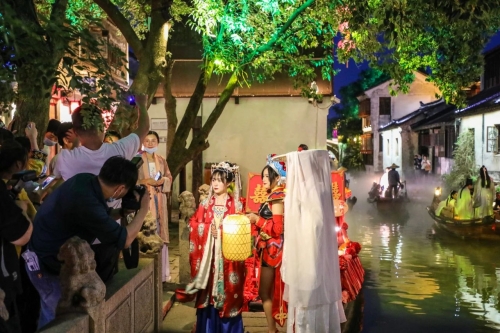 电玩巴士电影电玩巴士电影，沉浸式体验与情感共鸣-第2张图片