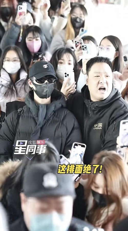 穿越娱乐圈之顶流巨星穿越娱乐圈，星光背后的传奇之旅-第1张图片