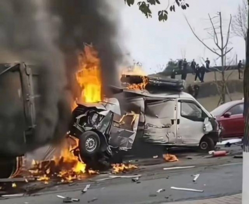 搞笑车祸视频