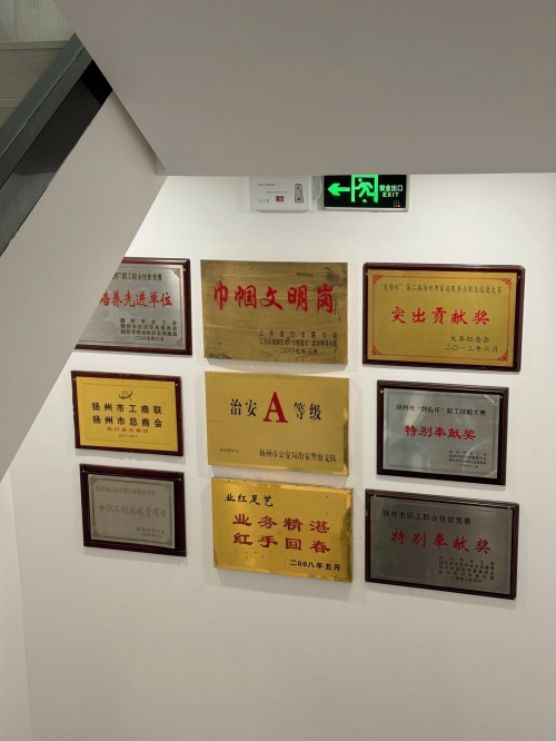 红足1一世网址，探索神秘的网络世界-第1张图片