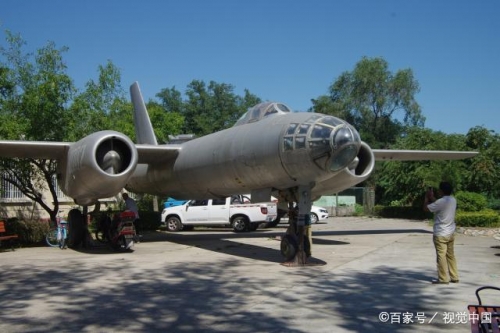 轰炸机模拟器，探索空中力量的新世界-第1张图片