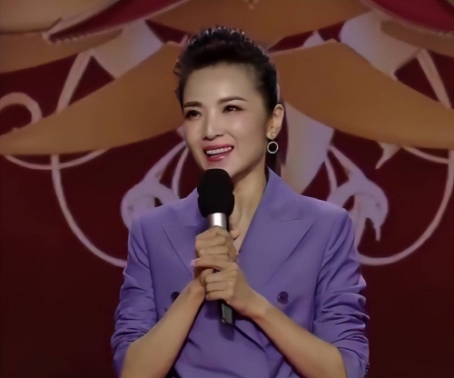 东南卫视主持人管艺，才华横溢的主持人-第2张图片