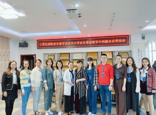 步老师全名步老师，教育的引领者