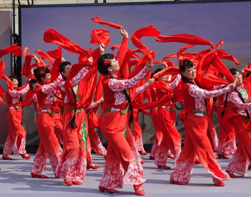 最新广场舞2013，活力四溢的舞蹈盛宴-第2张图片