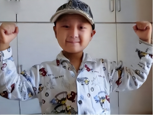 春晚童星邓鸣贺春晚童星邓鸣贺，星光璀璨的璀璨之星