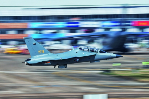 鹰击长空2鹰击长空2，探索天空的壮丽与挑战