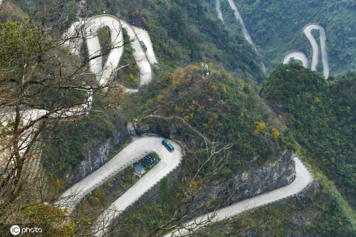 天门山99道弯盘山公路天门山99道弯，神秘之巅的魅力之旅