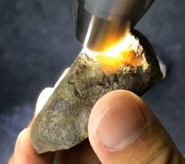 冰种翡翠原石鉴定冰种翡翠原石鉴定-第3张图片