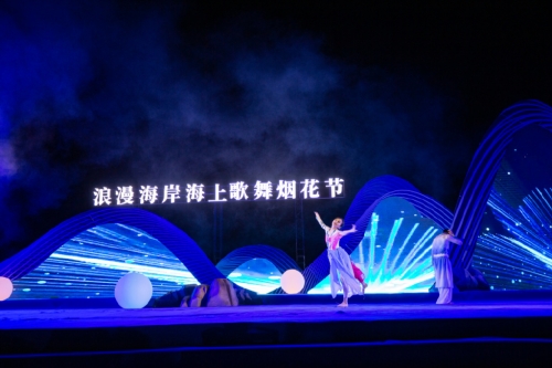春晚邓鸣贺春晚璀璨星光，邓鸣贺的璀璨绽放-第2张图片