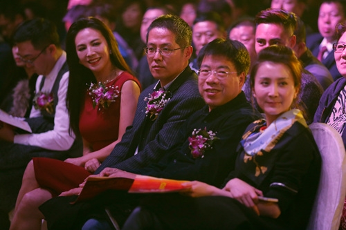 香港最快开奖结果2018，揭秘神秘大奖-第1张图片