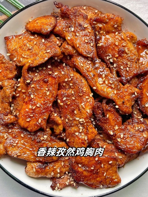 六和鸡胸肉和正大的哪个好六合鸡，美食之韵-第1张图片