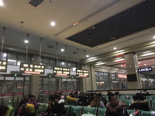 阜阳火车站阜阳火车站，历史与现代的交汇点
