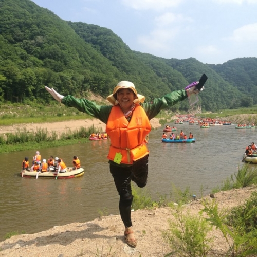 红河谷成人论坛，探索成人交流的神秘之地-第1张图片