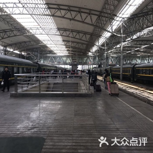 阜阳火车站停车场的收费标准阜阳火车站，历史与现代的交汇点-第2张图片