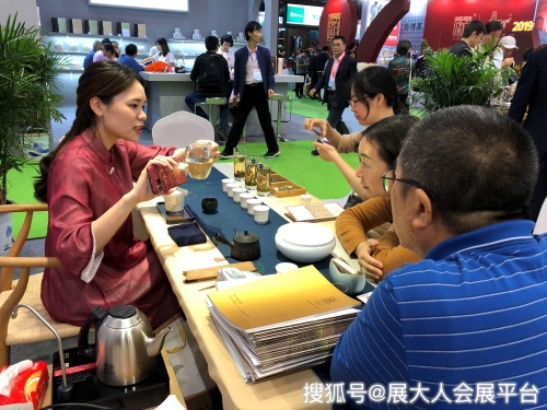 上海茶叶大王向玉荣个人资料上海茶叶大王向玉荣，茶业传奇与辉煌成就