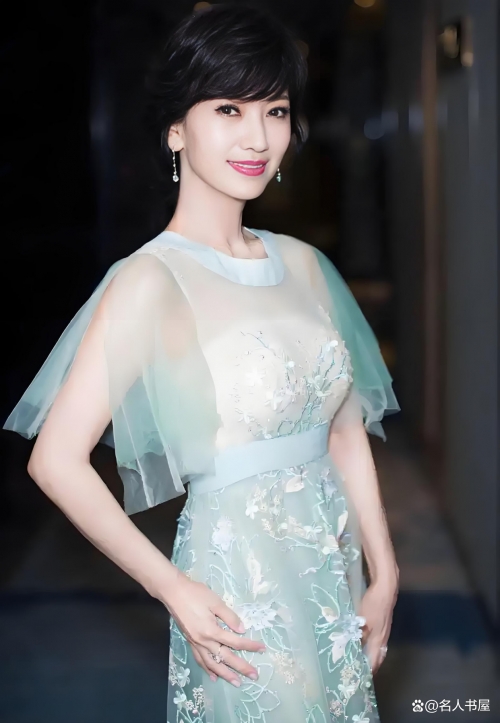 香港美女图片，魅力四溢的时尚风情