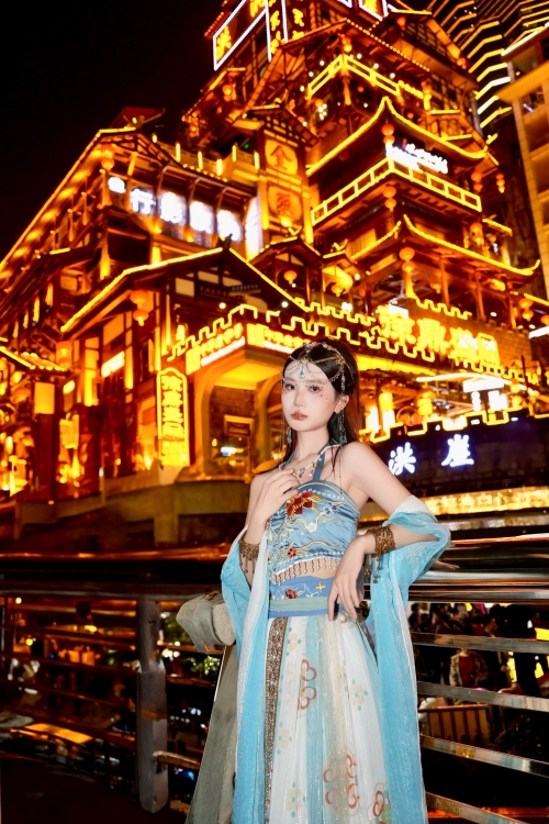 洪崖洞 抖音洪崖洞与抖音，探索沉浸式旅游体验-第1张图片