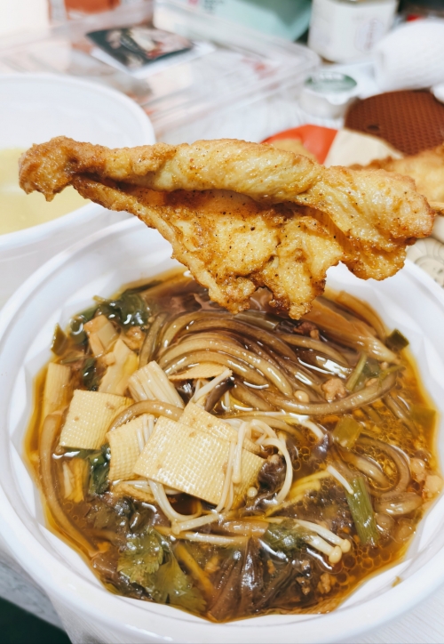 酸辣汤胡椒粉是啥老外用胡辣汤酸辣粉泡月饼-第2张图片