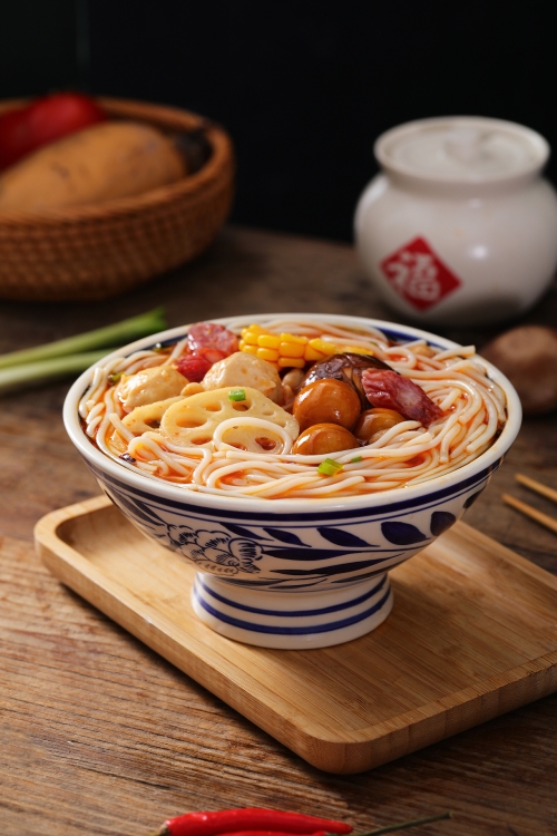 酸辣汤胡椒粉是啥老外用胡辣汤酸辣粉泡月饼-第1张图片