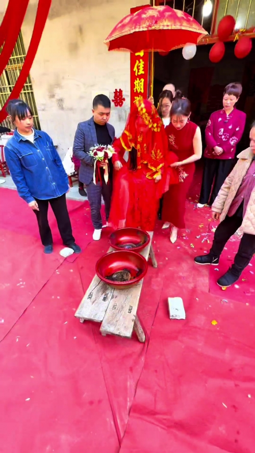 土家族的风俗习惯土家族的风俗习惯-第2张图片