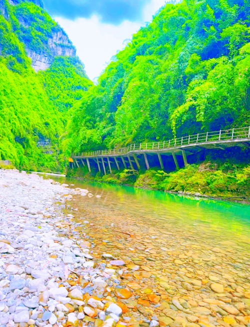 彭水阿依河景点介绍彭水阿依河，山水间的梦幻之旅
