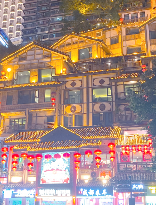 洪崖洞与抖音，探索沉浸式旅游体验-第2张图片