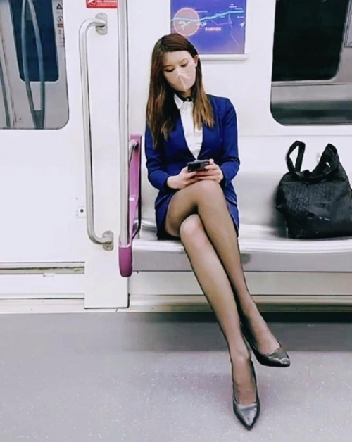 地铁女子回应地铁女汉子，都市中的独立力量-第2张图片