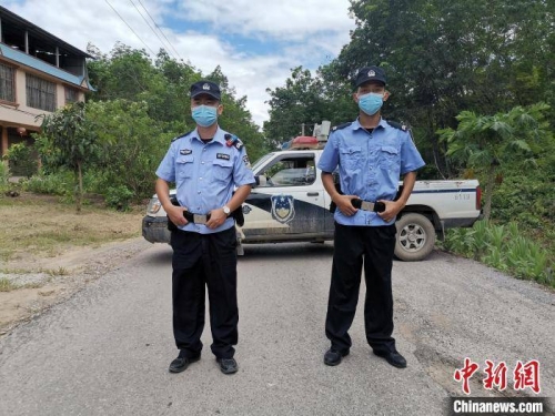 野象路边损汽车野象路边损汽车，安全隐患与警示-第2张图片
