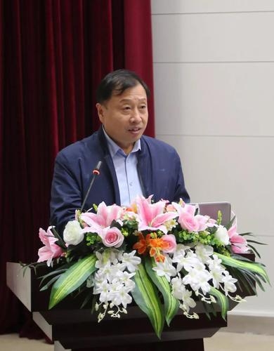 董易奇董易奇，智慧与创新的引领者