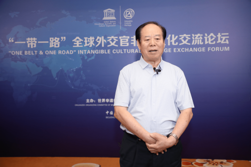 新天下华人娱乐论坛，文化交流与娱乐新风
