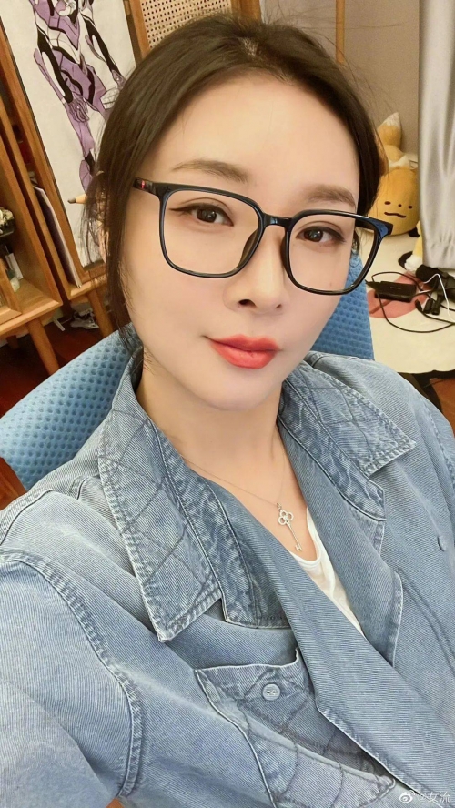 斗鱼一姐阿怡视频斗鱼TV阿怡，直播界的璀璨明星-第1张图片