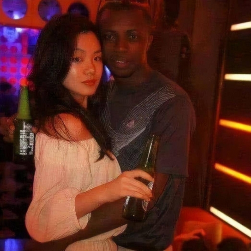中国夫妇生出黑宝宝中国夫妇的家乡故事