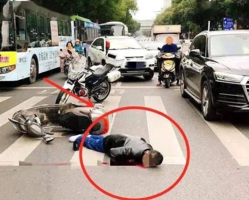搞笑车祸视频集锦搞笑车祸视频-第2张图片