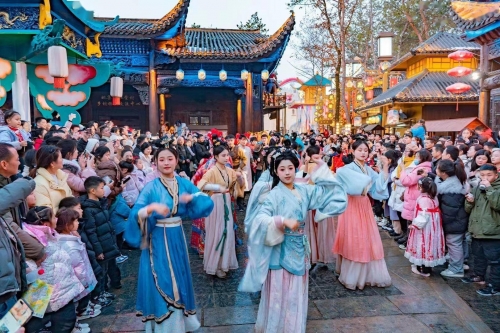 凤舞九天游戏九天游戏，沉浸式游戏体验的魔法世界-第2张图片