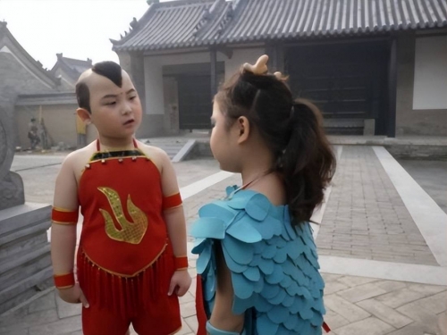 春晚童星邓鸣贺春晚童星邓鸣贺，星光璀璨的璀璨之星-第3张图片