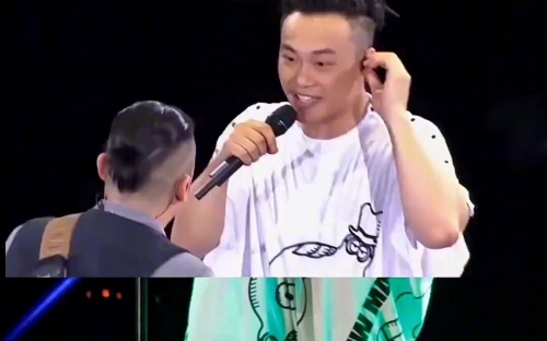 拥抱这分钟吉他谱-第2张图片