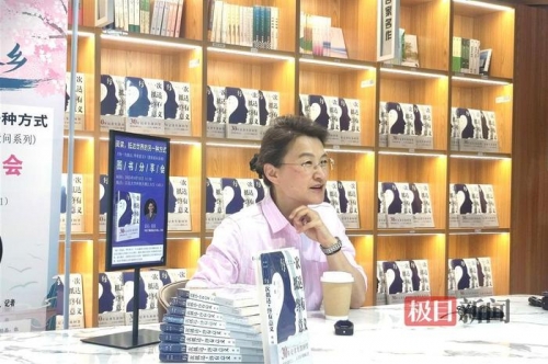 中央电视台董倩，新闻人的典范-第2张图片