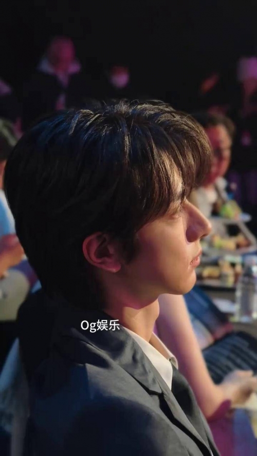 腾讯娱乐白皮书腾讯娱乐，娱乐产业的璀璨明珠-第1张图片