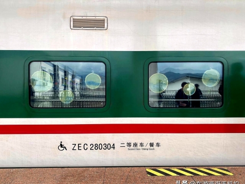 动车d2809经过哪些站动车D2809，穿梭时空的旅行