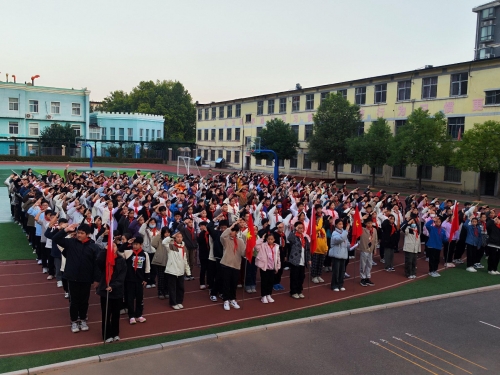 信阳市六高信阳市六高，教育新星