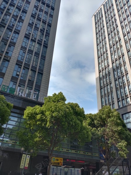 港龙国际大酒店港龙假期，畅享海滨度假之旅-第1张图片
