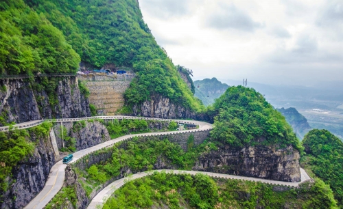天门山盘山公路99道弯天门山盘山公路之旅-第3张图片