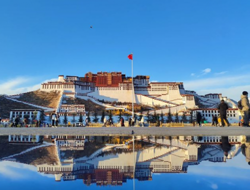 布达拉宫简介布达拉宫，千年历史的瑰宝-第1张图片